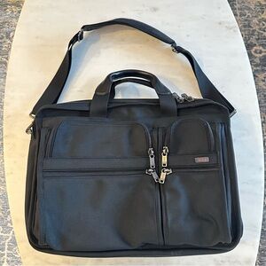 Tumi Alpha 2 Black Expandable Organizer Laptop Brief Travel Commuter Corporate